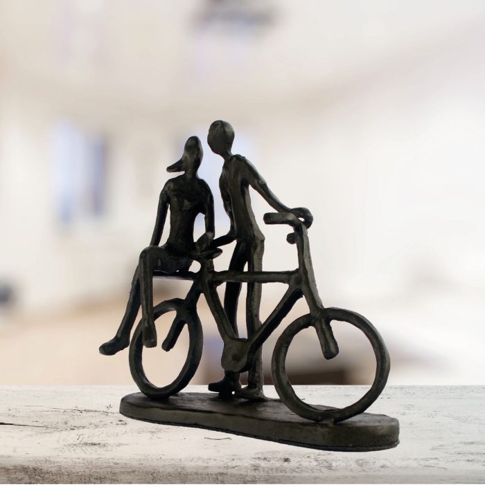 08-AI-325-COUPLE-WITH-BICYCLE-ELUR-IRON-FIGURINE-14CM-MOCHA-